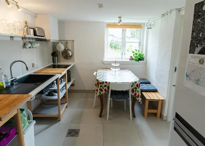 Two Quiet Apartments
