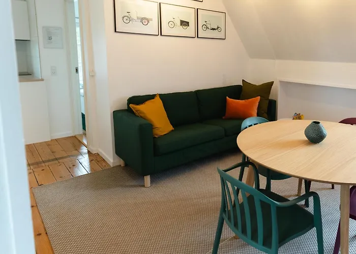 Two Quiet Apartments