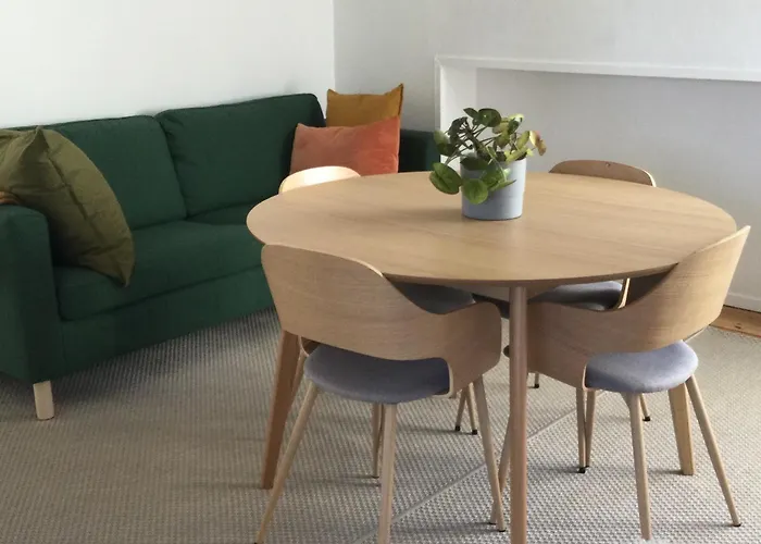Two Quiet Apartments
